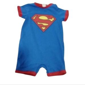 Size 4-6 M baby boys Superman onesie pajamas